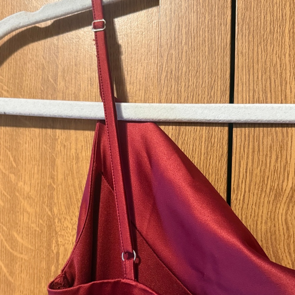 Chic Backless Red Dress - Picture 6 of 8